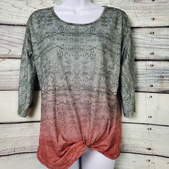 Christopher & Banks Women’s Green Red Ombre 3/4 Sleeve Knot Hem Top Medium - Picture 1 of 7